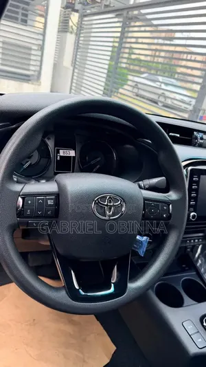 New Toyota Hilux SR5+ 2026 Black