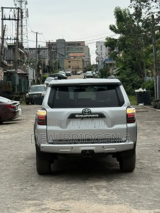 2014 Toyota 4Runner SR5 SUV - Upgraded to 2018 - 1