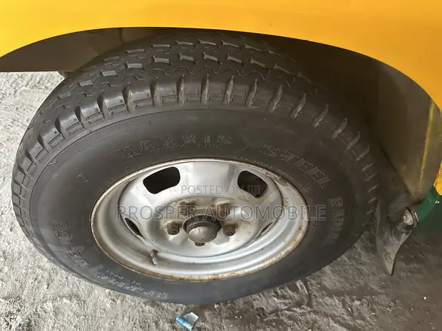 Mitsubishi L300 2008 Yellow - 1