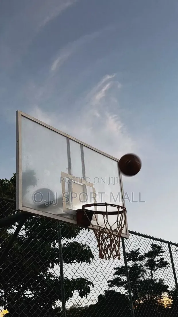 Brand New Fibre Backboard for Basketball Hoop with 3 Balls - 1
