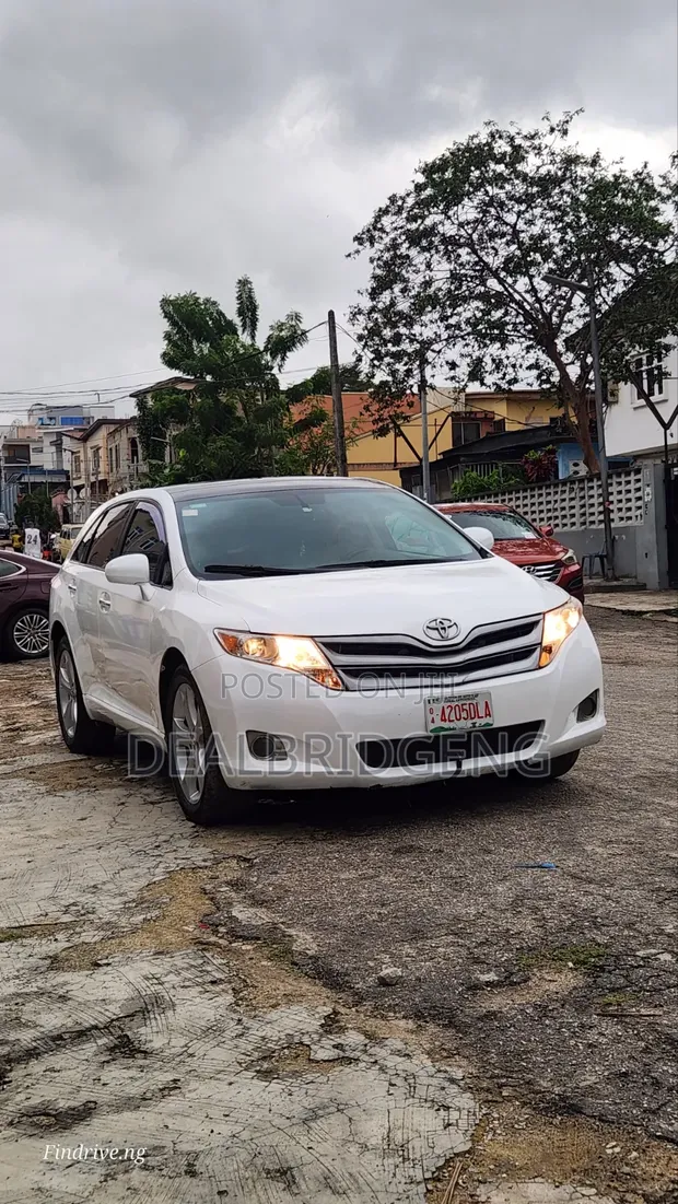2012 Toyota Venza V6 AWD White - 1