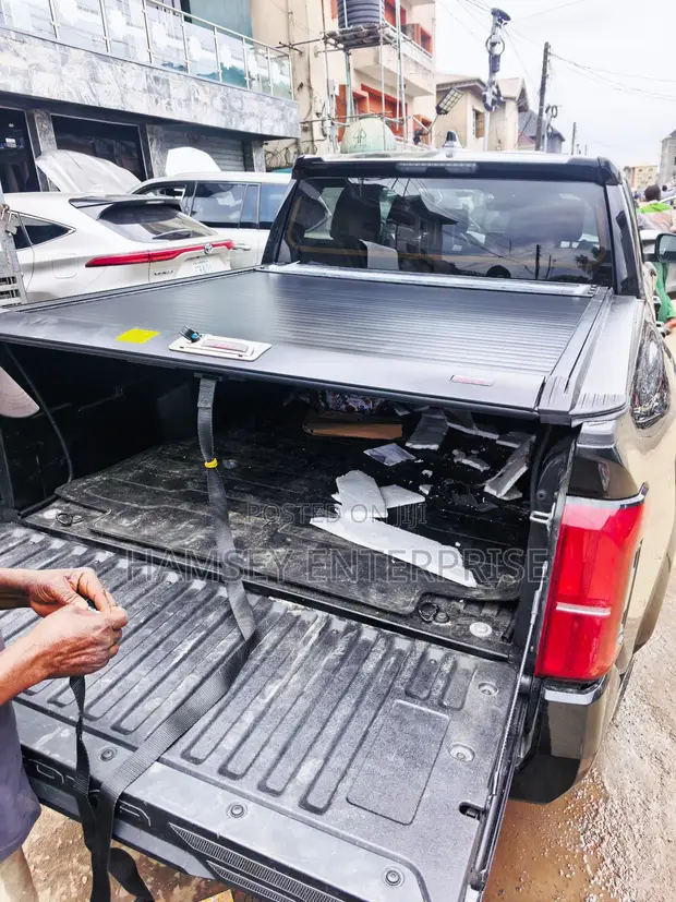 Toyota Tacoma & Hilux Rolling Cover - Brand New - 1