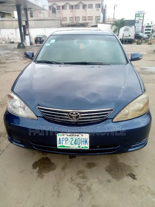 2004 Toyota Camry LE Sedan - 1