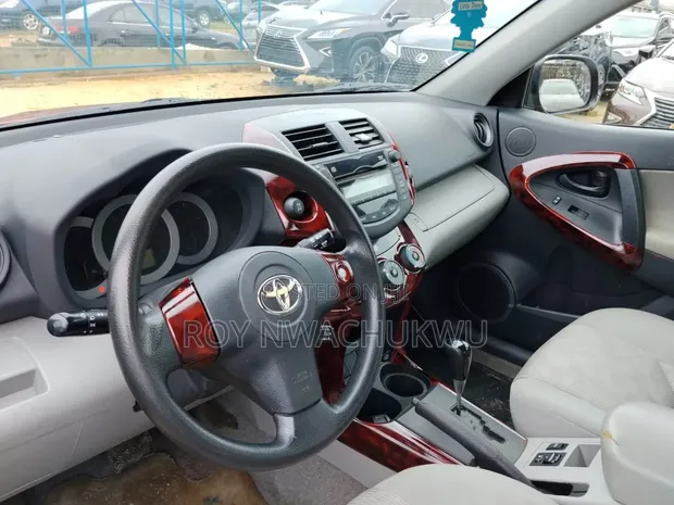Toyota RAV4 2011 Red - 1