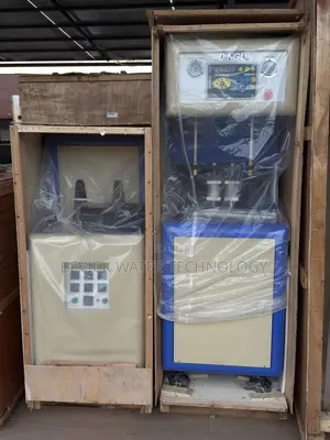 Cikakken 2-Cavity PET Bottle Blowing Machine tare da Compressor