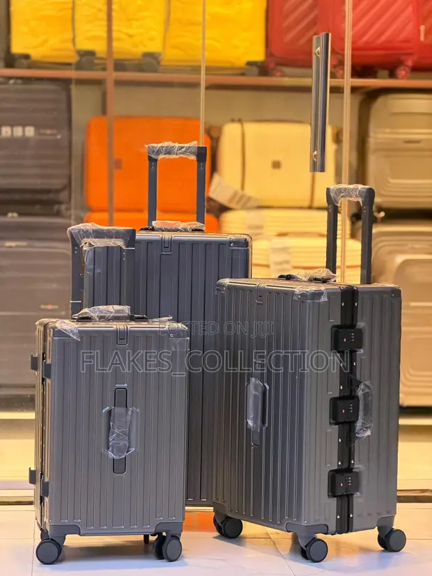 Luxury Aluminum Luggage Set (3 Pieces) - 1
