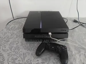 Amfani da Sony PlayStation 4 Slim 500GB tare da Wasanni 10