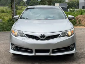 2012 Toyota Camry SE Sedan