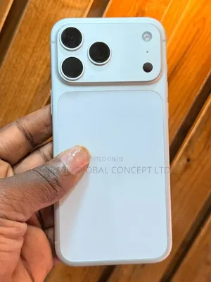 Apple iPhone 17 Pro Max 256GB Silver (Amfani da aka yi a UK)