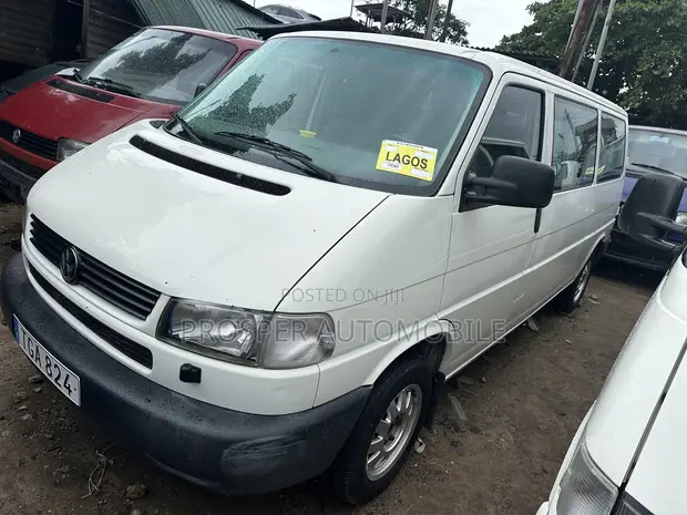 Volkswagen Transporter 2005 White - 1
