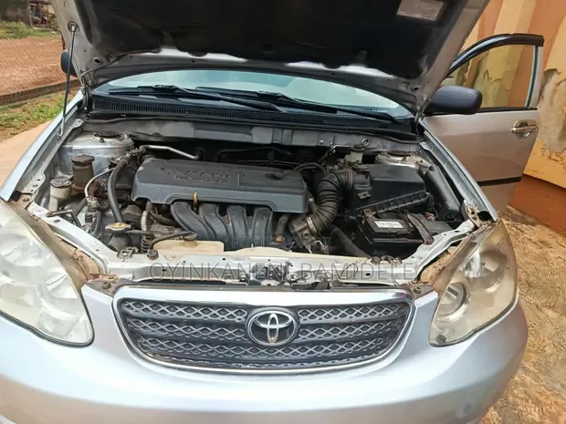 Toyota Corolla 2007 Silver - 1