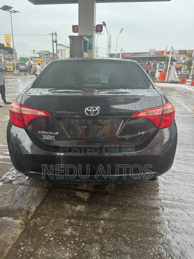 Toyota Corolla 2018 Gray - 1