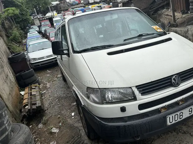 Volkswagen Transporter 2005 White - 1