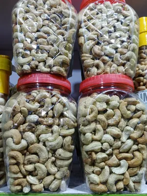 Crunchy Whole Nut Cashew Nuts