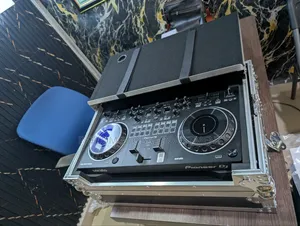 Pioneer DDJ-REV1 DJ Controller with Serato Box