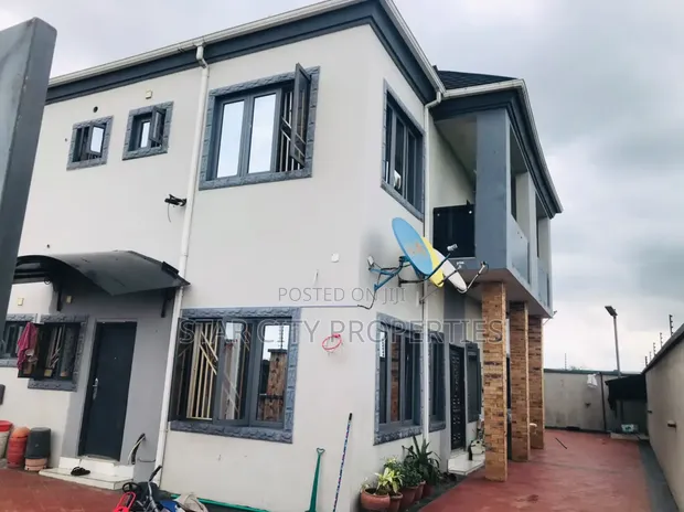 3-Bedroom Townhouse/Terrace for Rent in Opic, Isheri North - 1