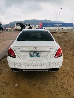 Mercedes-Benz C300 2016 Fari