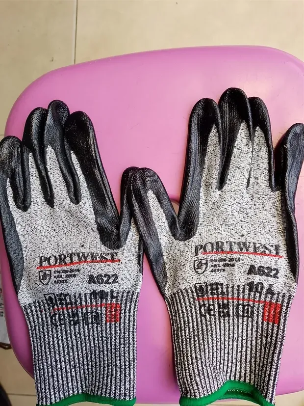 Portwest Cut 5 Safety Gloves - 1