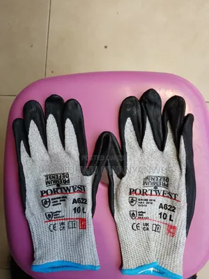 Portwest Cut 5 Safetiy Gloves