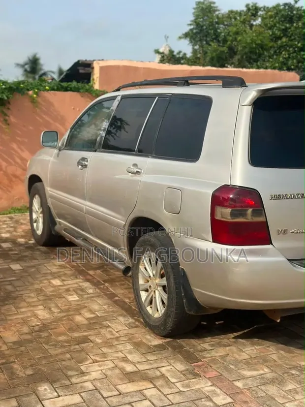 Toyota Highlander 2003 Silver - 1