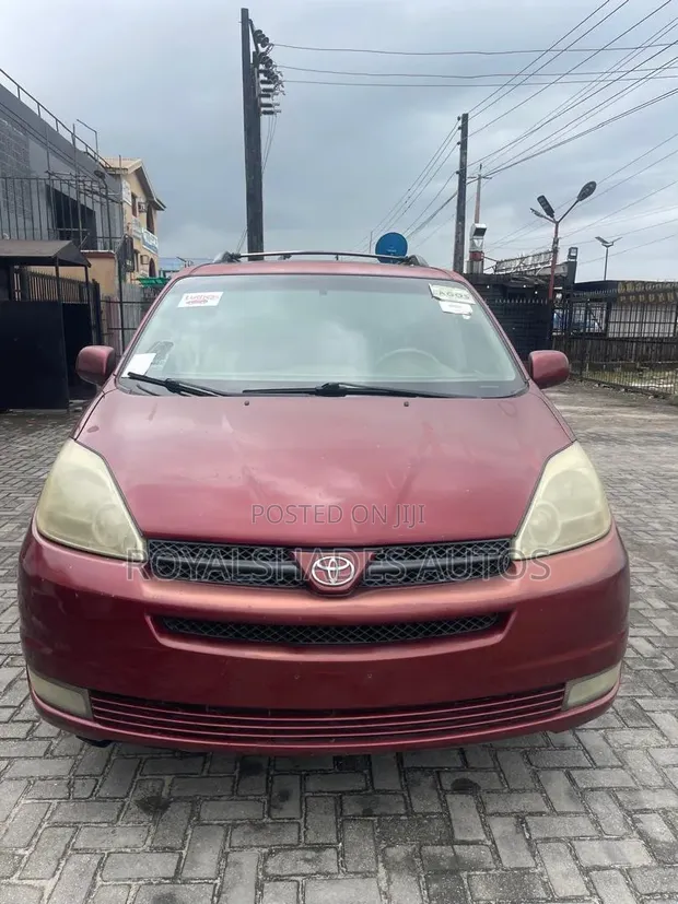 2005 Toyota Sienna XLE Red - 1