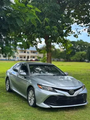 Toyota Camry 2018 Silver