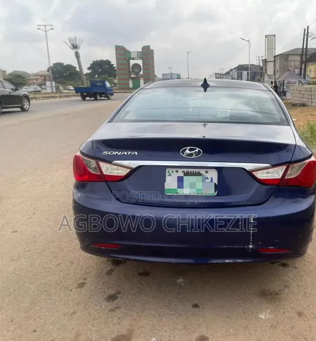 Hyundai Sonata 2010 Blue - 1