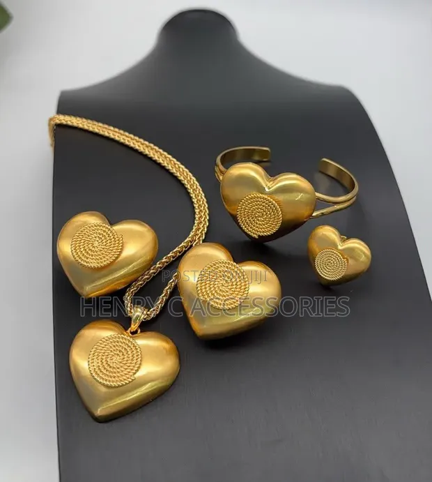 Luxurious Gold Heart Jewelry Set - 1