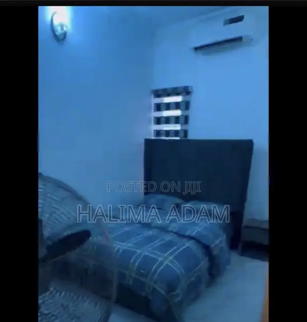 Gidan Kwalta Mai Dakuna 4 da Aka Zuba Kayan Saka a Garin Ikota Villa don Hayarwa - 1
