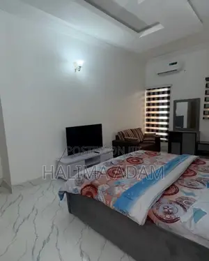 Gidan Kwalta Mai Dakuna 4 da Aka Zuba Kayan Saka a Garin Ikota Villa don Hayarwa