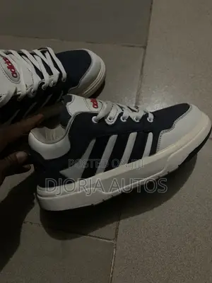 Adidas Sneakers - Girman 43 - Shuɗi