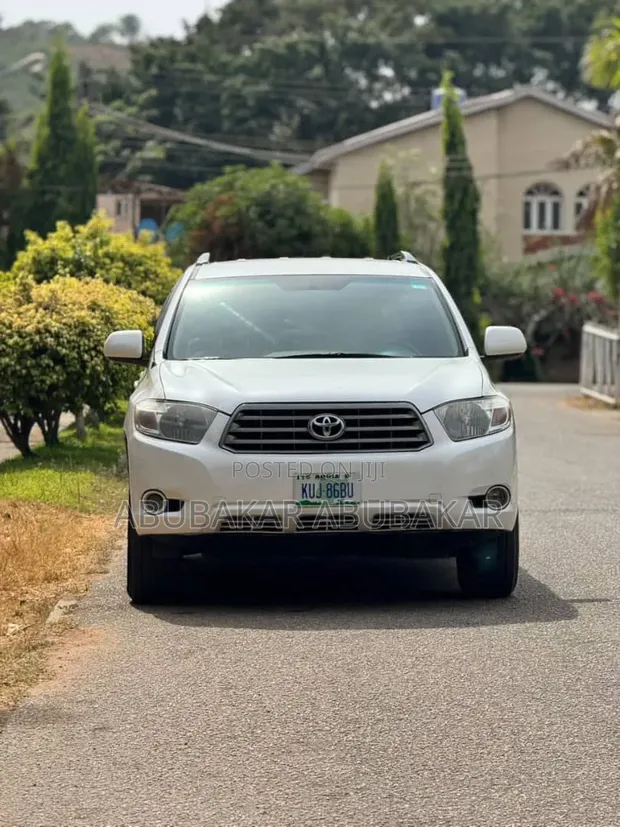 Toyota Highlander 2010 White - 1