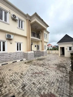 8-Bedroom Duplex for Rent a Guzape, Abuja
