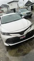 Toyota Camry LE 2.5L Farar 2019 - 3