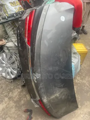 Cikakken Boot na Toyota Avalon 2016
