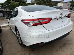 2019 Toyota Camry LE (2.5L 4cyl 8A) White