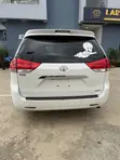 Toyota Sienna Limited 7-Fitarwa ta 2011 Fari - 5