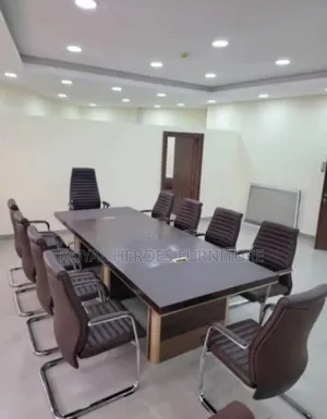 Executive 10-Seater Boardroom Table da Kujeru