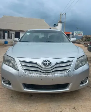 Toyota Camry 2011 XLE Silver