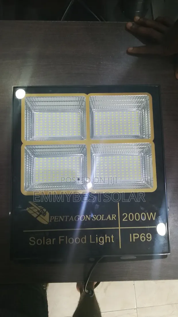 2000W Pentagon Solar Street Light - 1