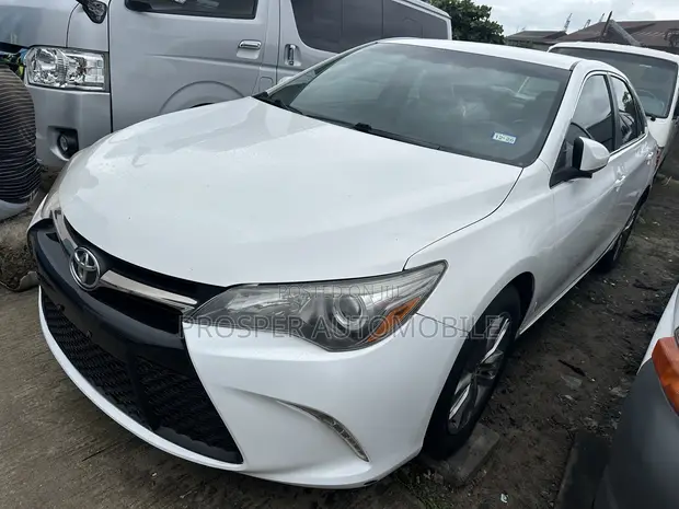 Toyota Camry SE 2.5L Farar 2016 - 1