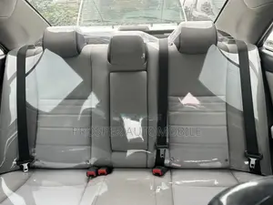 Toyota Camry SE 2.5L Farar 2016