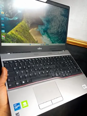 Fujitsu Celsius H5511 Laptop: Intel Core i7, 16GB RAM, 512GB SSD, Nvidia Graphics