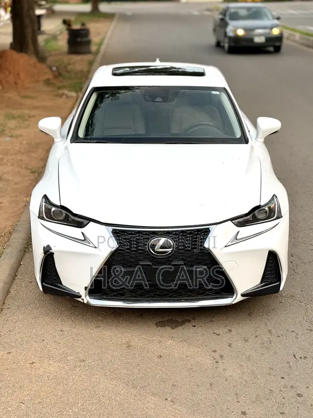 Lexus IS 300 AWD 2018 White - 1