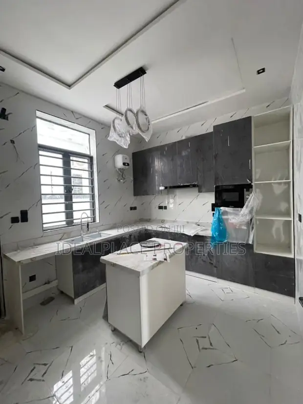 4 Bedroom Semi-Detached Duplex a Ikota, Legas - 1