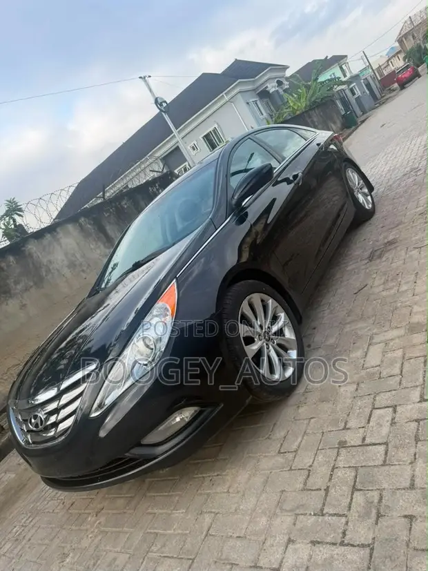 Hyundai Sonata 2013 Black - 1