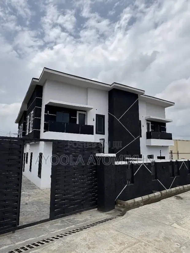 Rukunin Zuba Jari: Gidaje Biyu na Duplex a Ibadan - 1