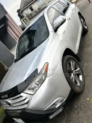 Toyota Highlander Limited 2011 Silver