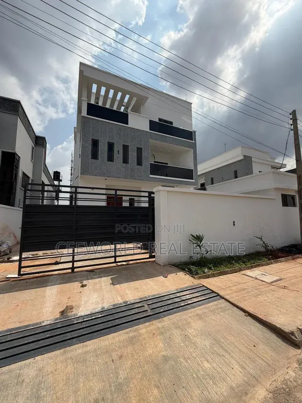 5-Bedroom Penthouse Duplex with Elevator in Kolapo Ishola GRA, Akobo - 1