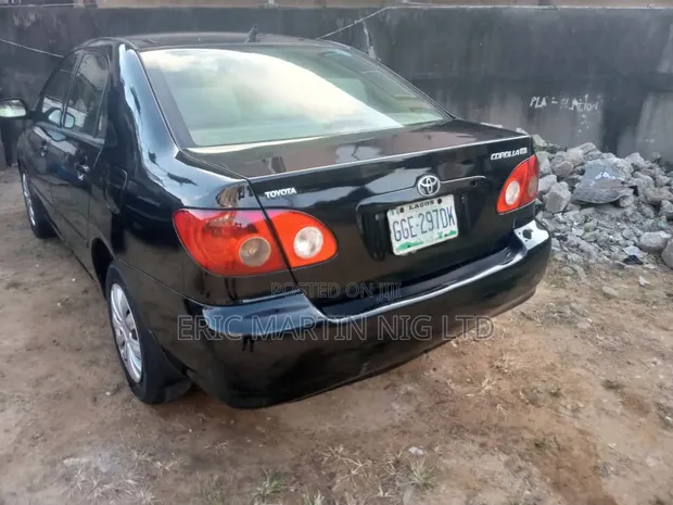 Toyota Corolla 2005 Black - 1